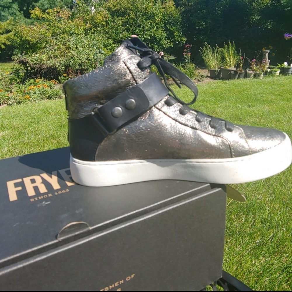 NEW Frye metallic sneaker boots with zip